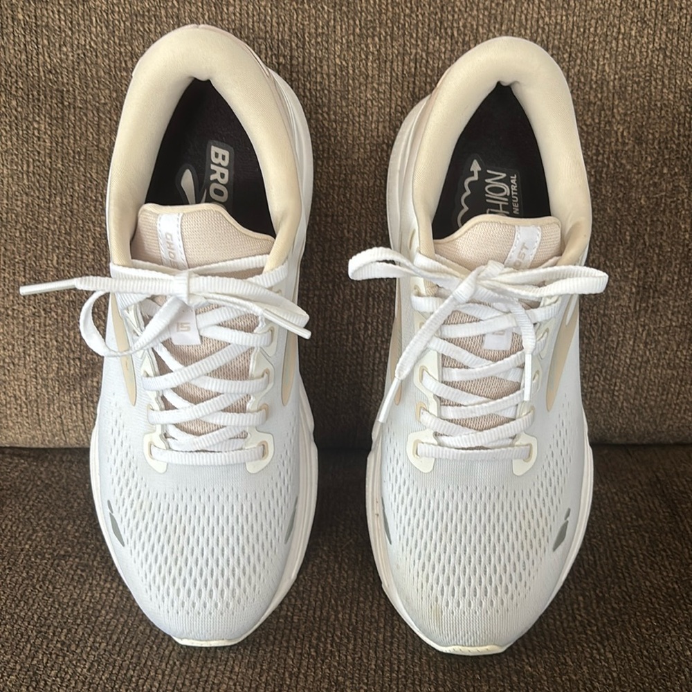 Brooks ghost sneakers. Women’s size9.